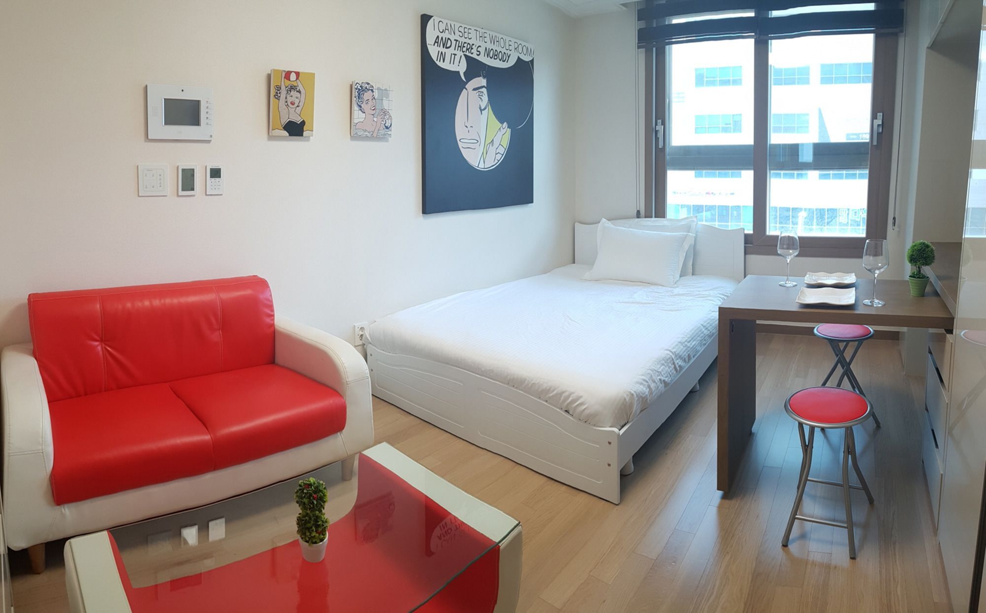 Twin's Modern Seoul