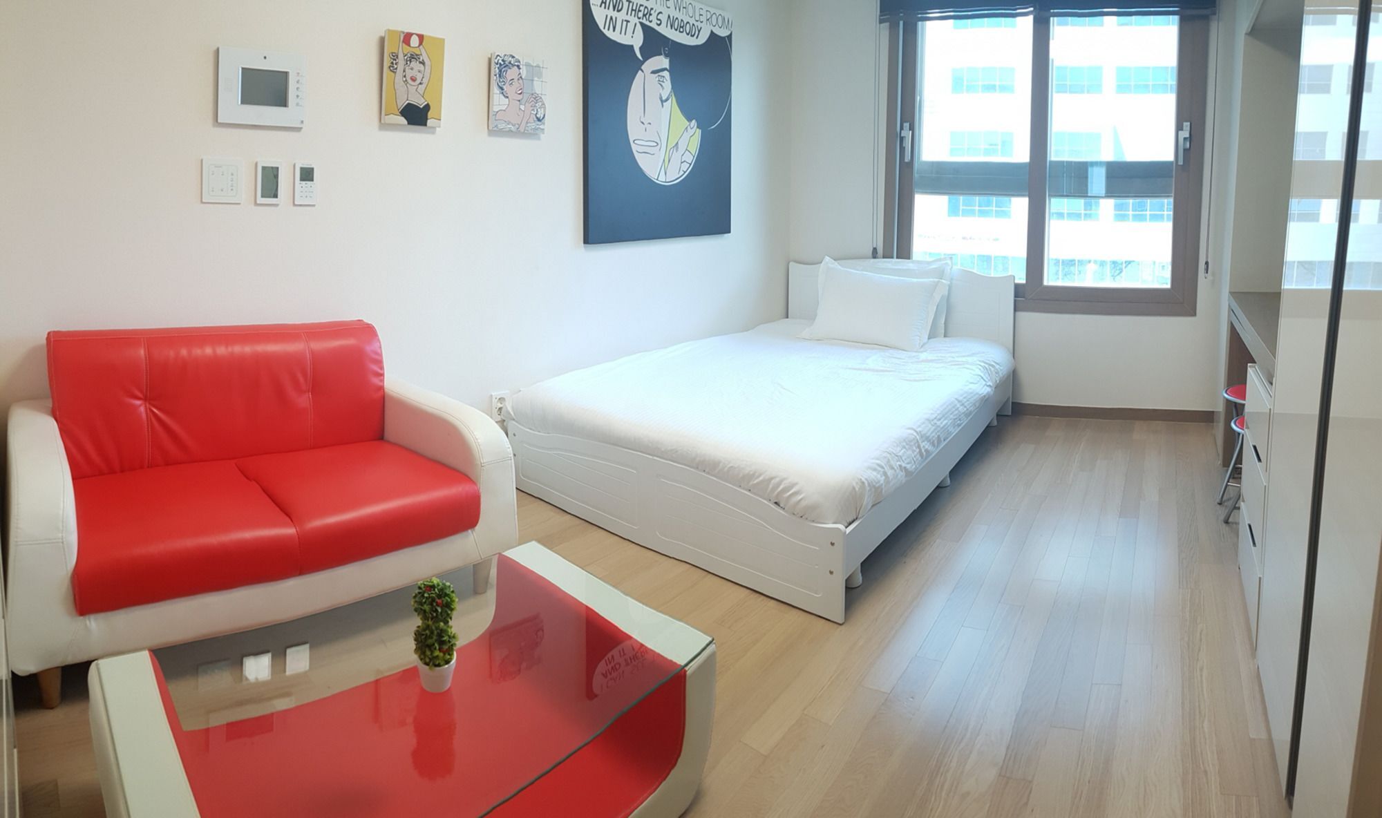 Twin's Modern Seoul